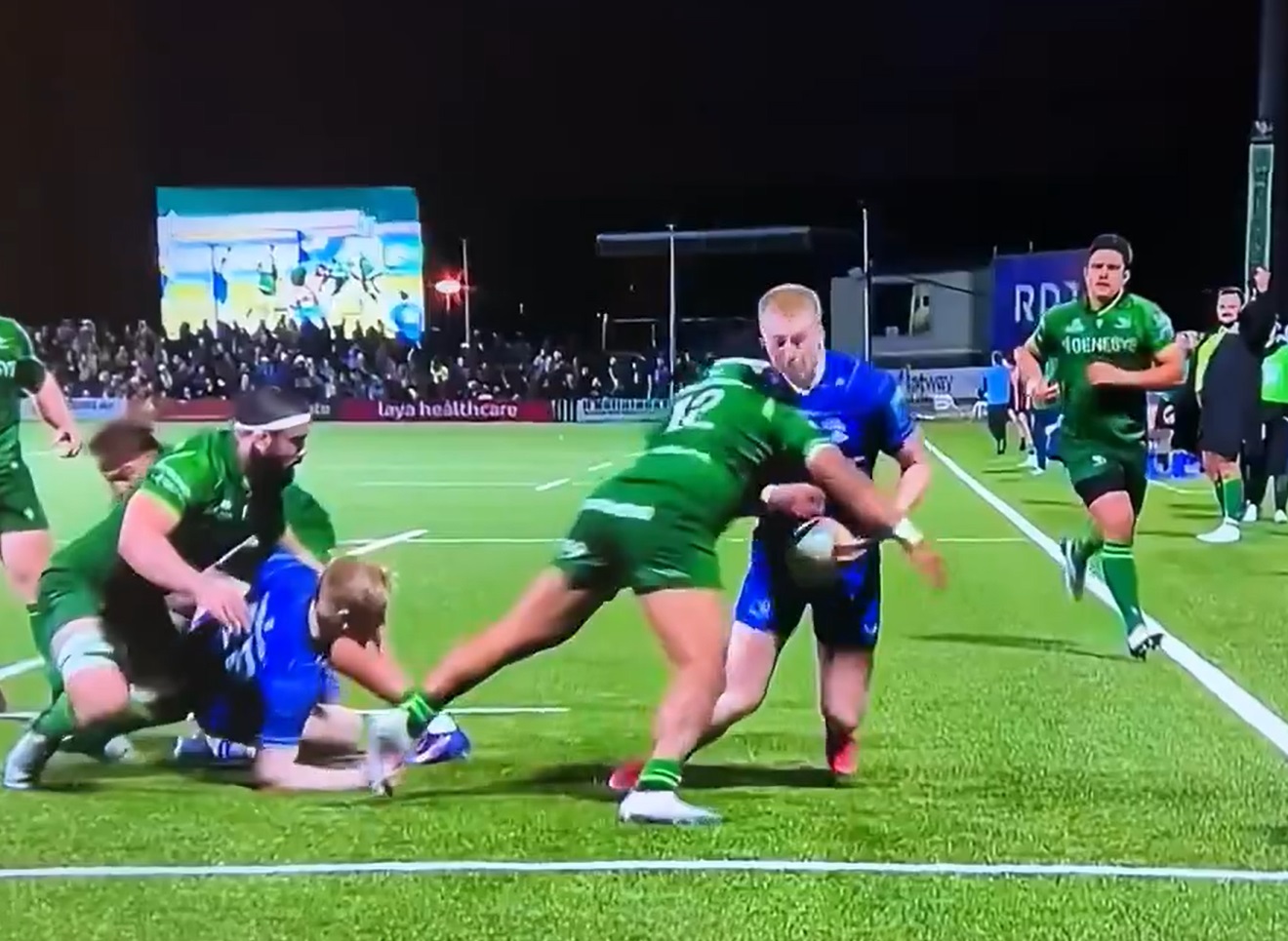 Video: Regolare o no? Il durissimo placcaggio di Bundee Aki divide e fa discutere