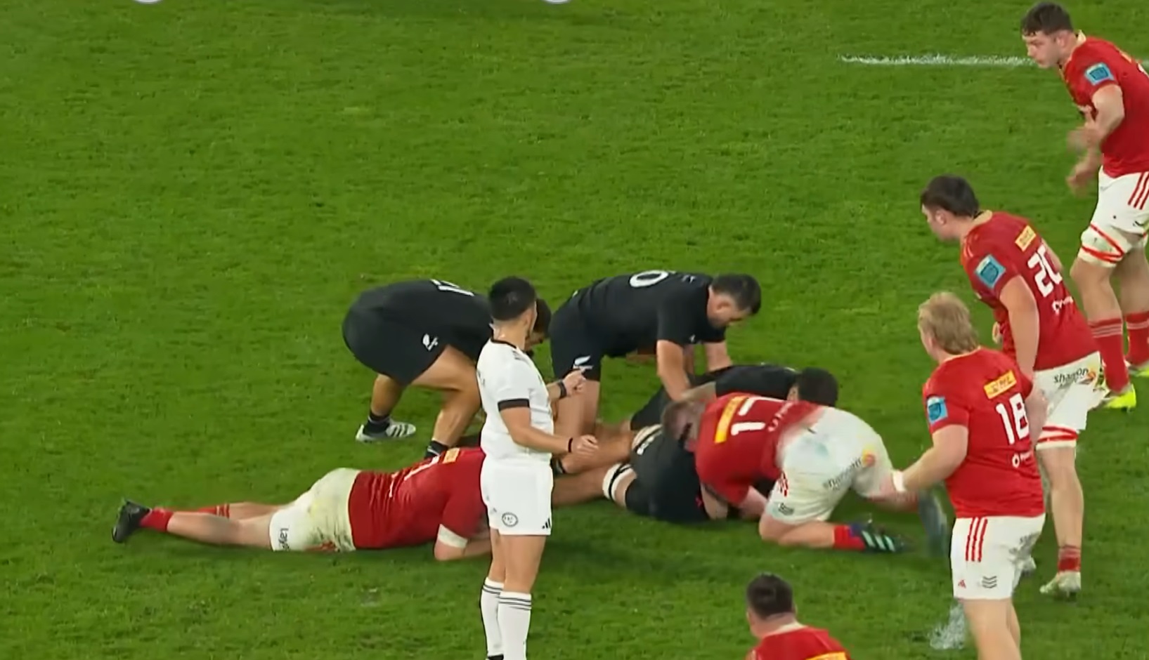 Spettacolo e mete a Thomond Park: gli highlights di Munster-All Blacks XV